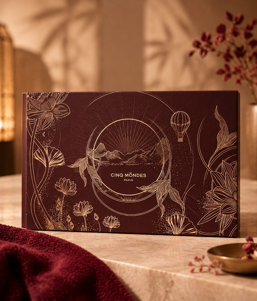 cinq_mondes_01_coffret_ferme.webp